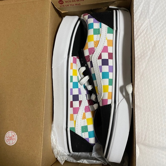 Party Check Vans - Picture 2 of 7